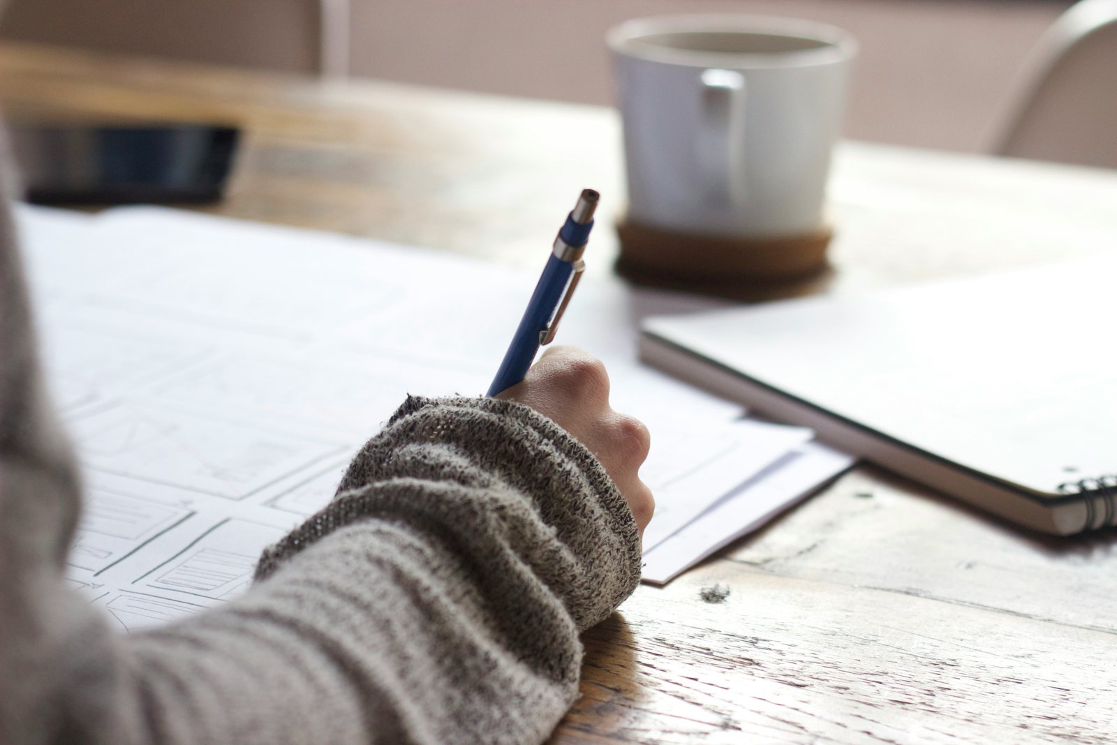 Prise de notes lors d’un échange de préparation de projet