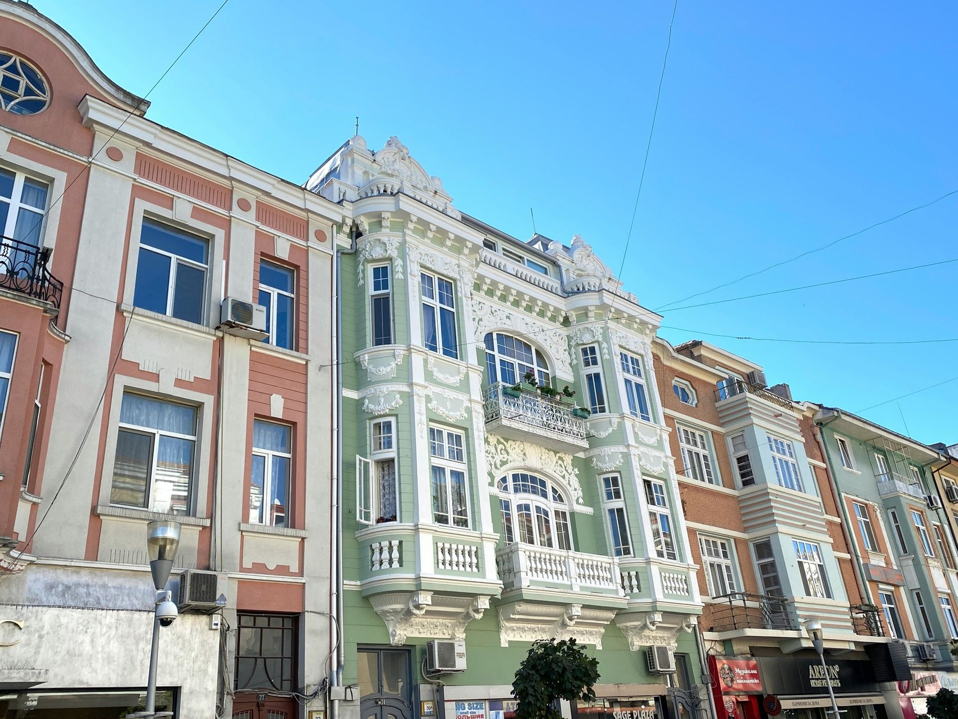 Façades Belle Époque d'une rue de Varna